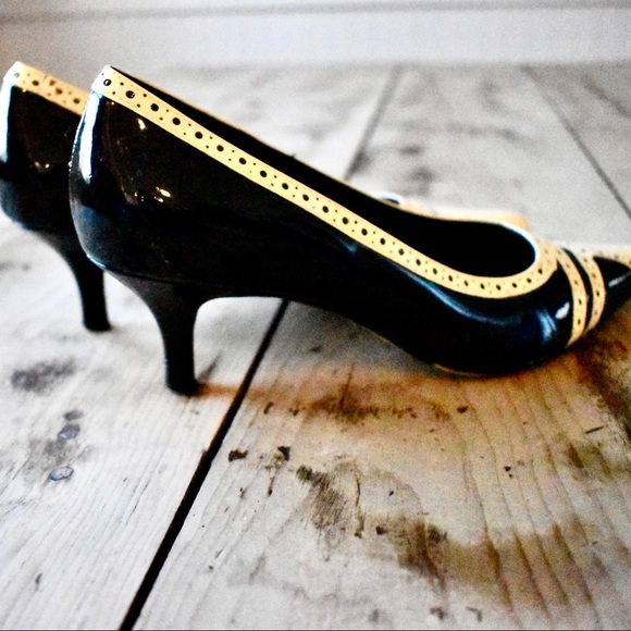 Franco Sarto Black & off white patent pumps size 7 - Picture 3 of 4